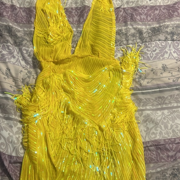 Yellow Dress, Back Out , Tie to adjust - Picture 3 of 3